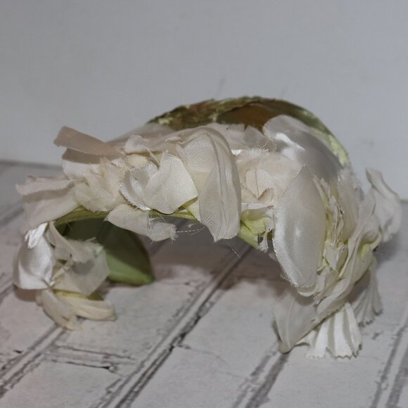 🌿 Beautiful Vintage Green & Satin White Flower Hat Headband – Botanical Beauty - Picture 1 of 7